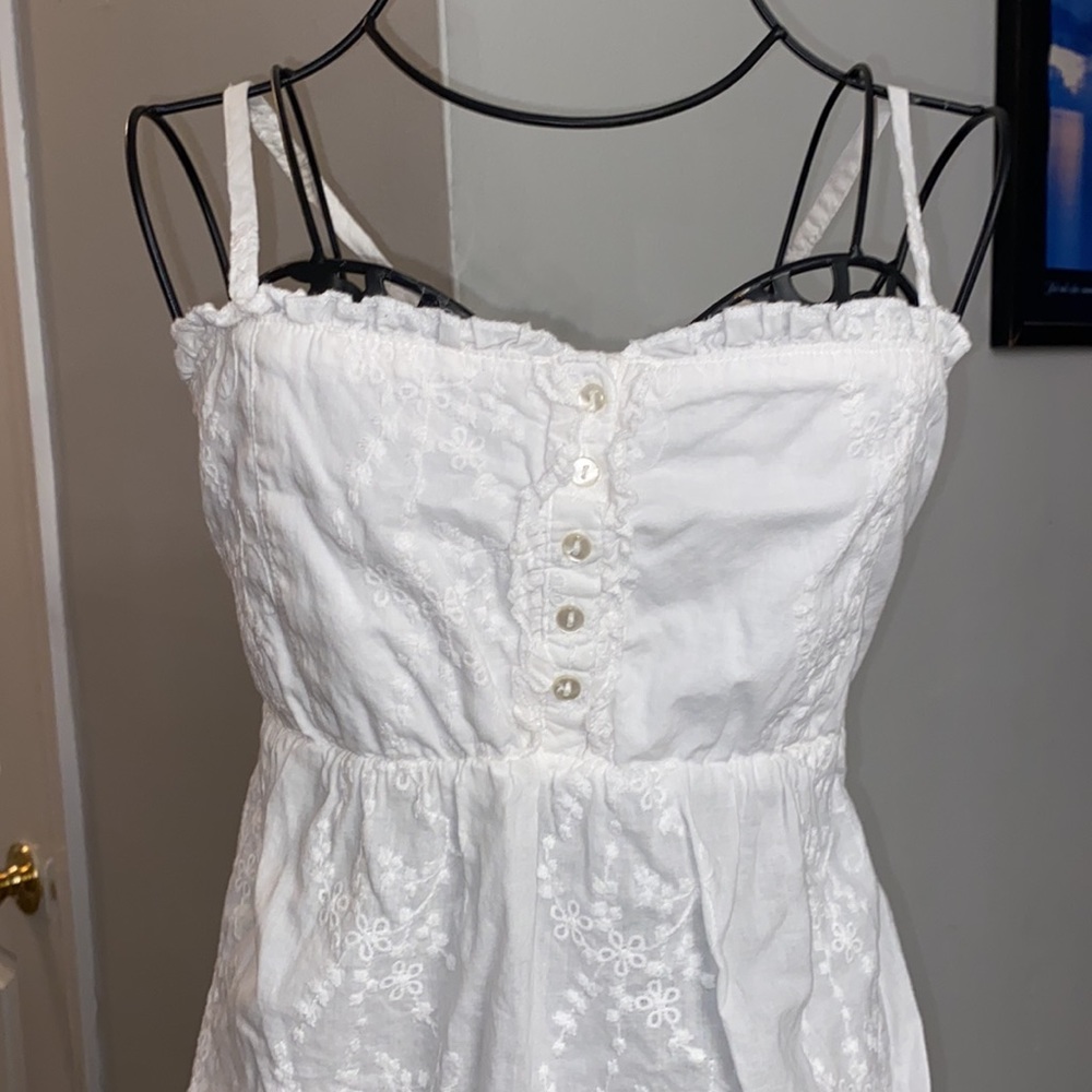 Cute white top! Perfect for summer 🌞